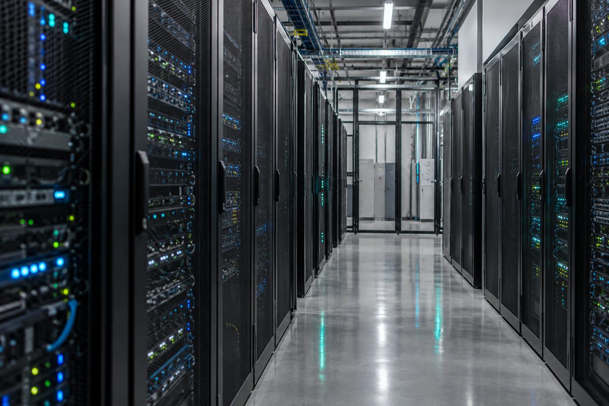 Dedicated cloud server rack switches and fiber optic distribution lines